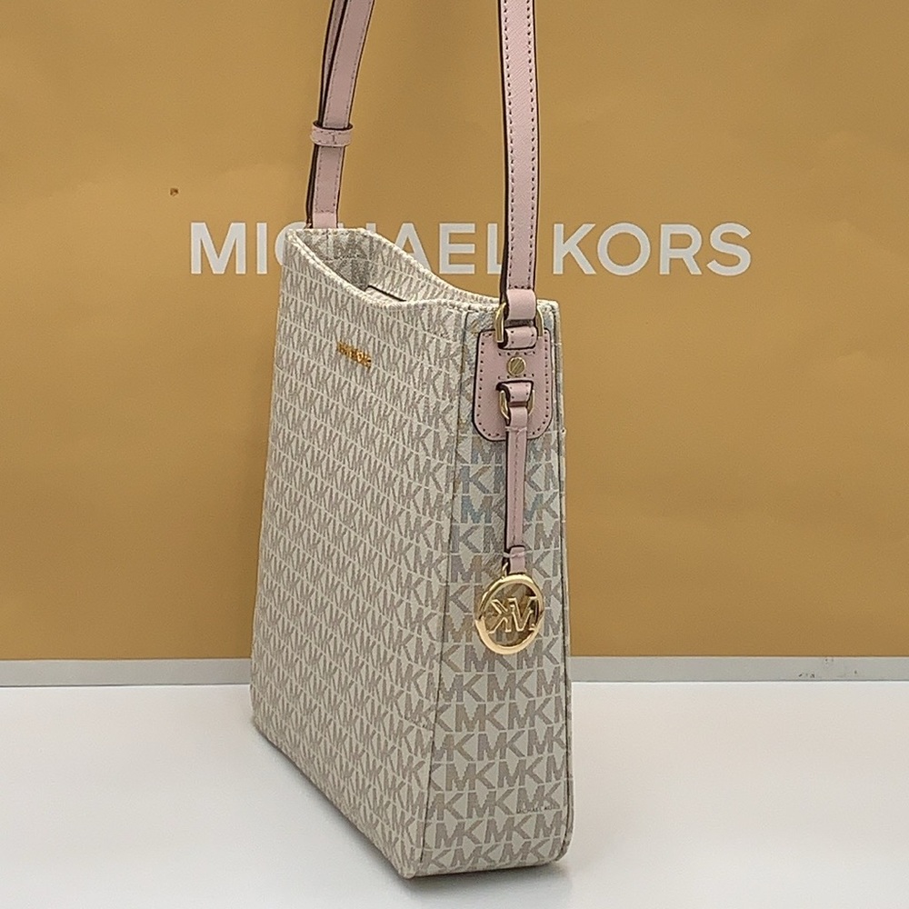 MICHAEL KORS
Jet Set Travel Large Logo Messenger Bag
COLOR PWD BLSH MLT
NWT - Picture 7 of 16